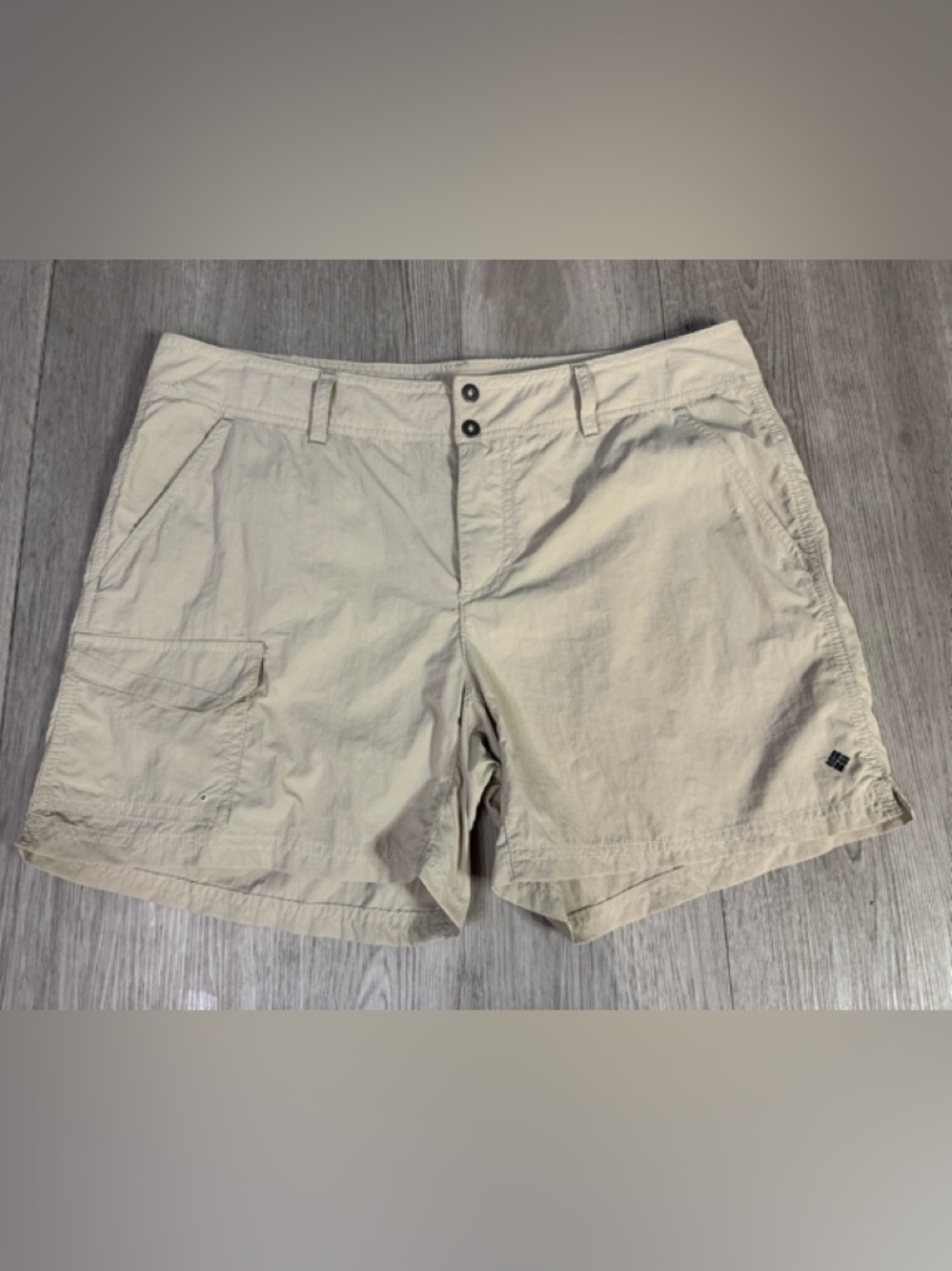 Columbia Women’s Khaki Tan Nylon Hiking Outdoor Shorts Size 12 Adjustable Waist